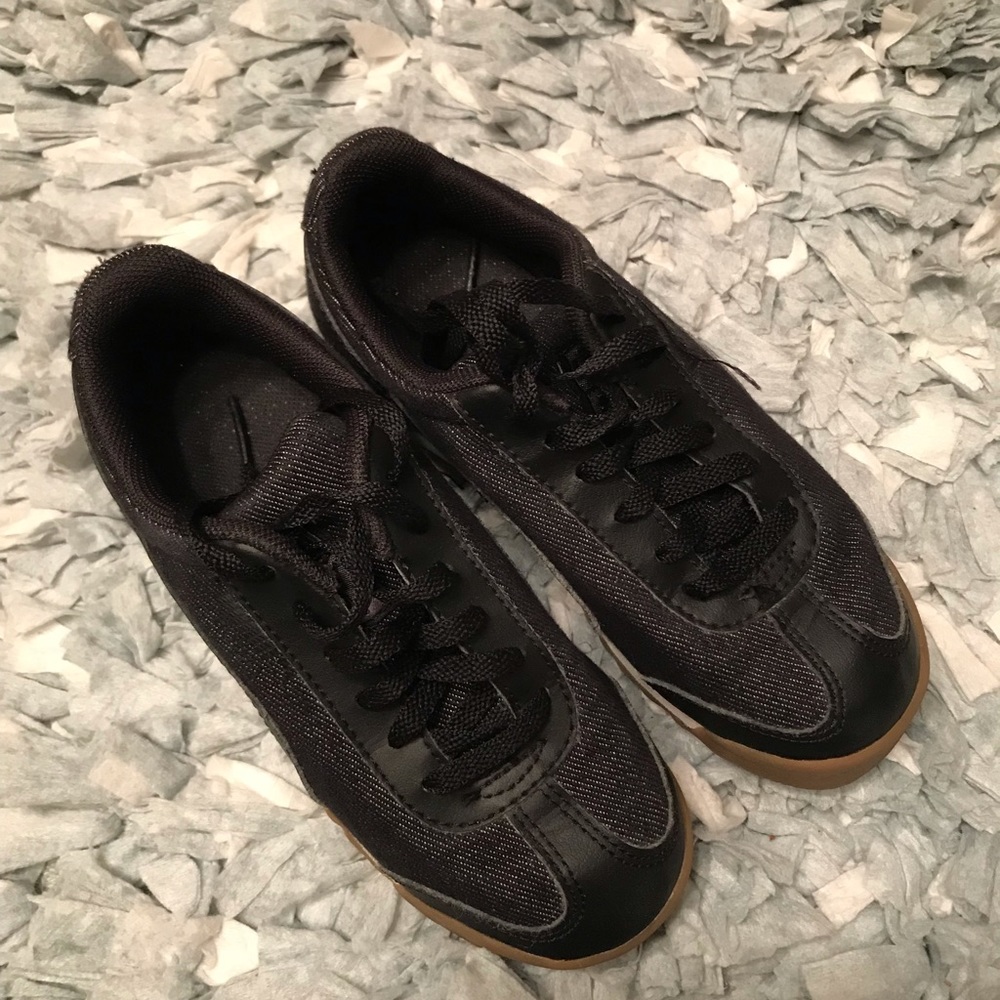 Black denim sneakers 👟